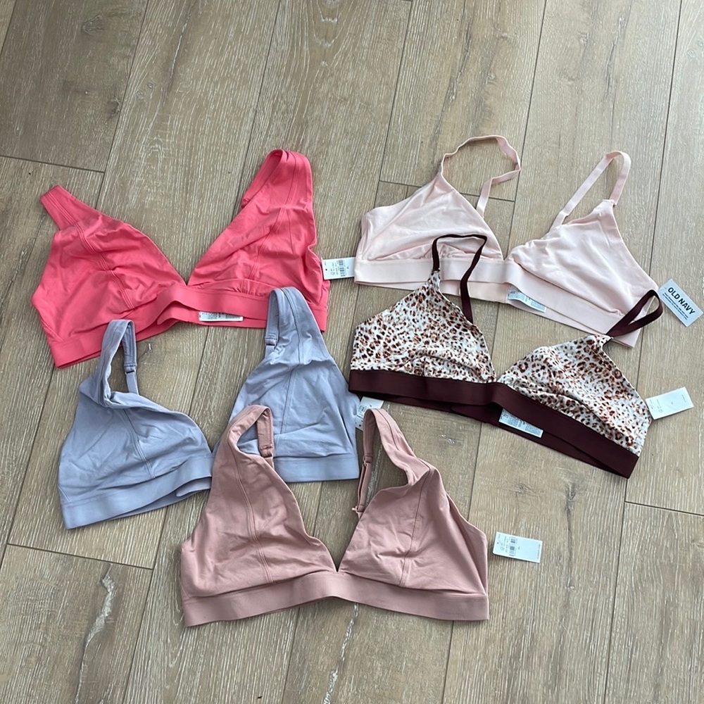 Brand new, never worn Old Navy bras INCLUDES ALL IN PICTURE
